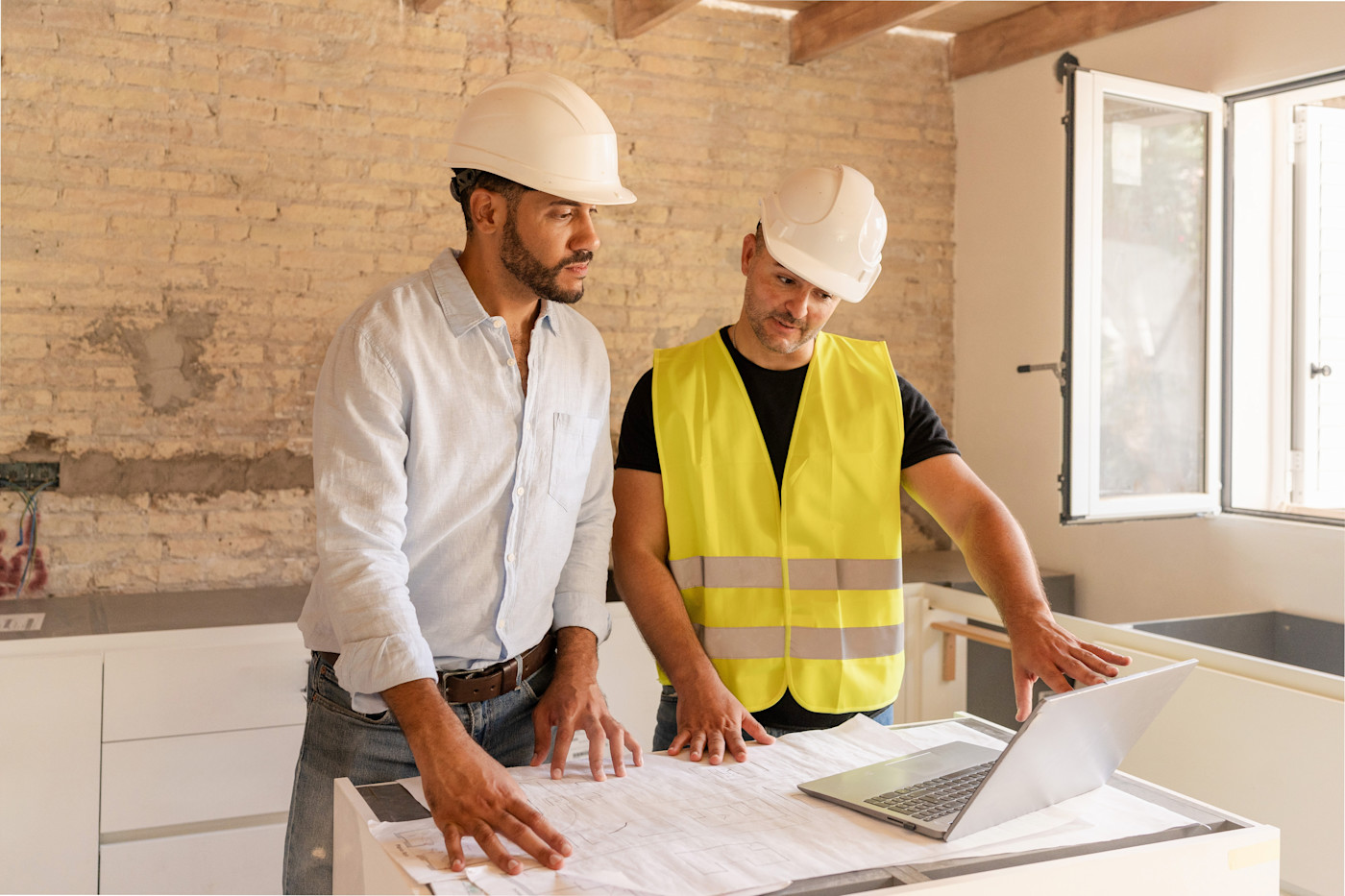 An architect and tradesperson are discussing new construction plans.