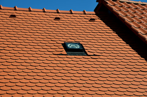 Picture of a sun tunnel within a roof.