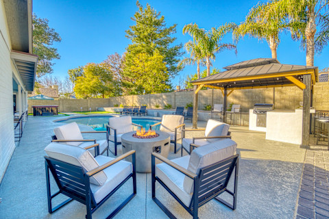 Outdoor firepit