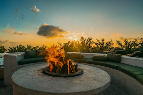 Outdoor firepit
