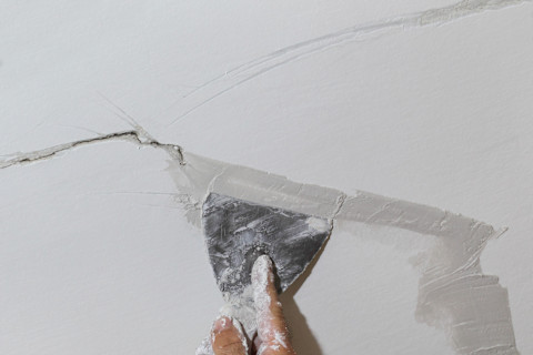 Fixing crack with putty knife