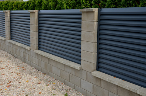 metal-raised-fence