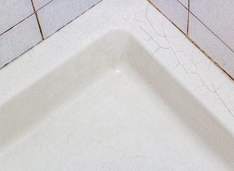 Bath crack 1