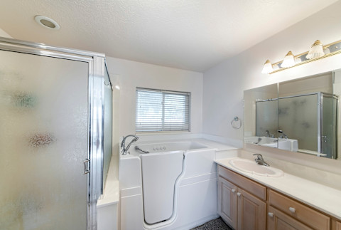 Walk in bathtub