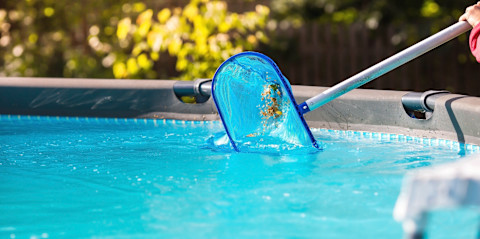 cleaning-swimming-pool