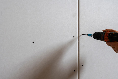 Cutting plasterboard