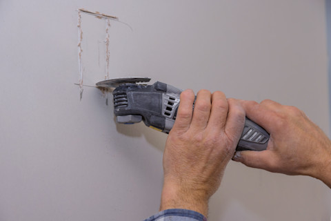 Cutting plasterboard