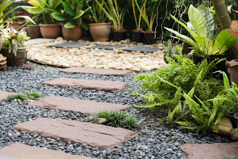 How to lay gravel path 3