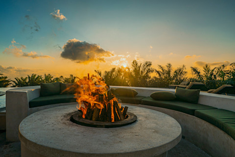 Outdoor firepit