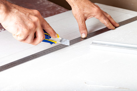 Cutting plasterboard 