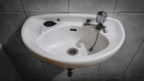 ceramic sink with crack