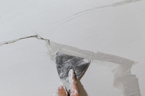 Fixing crack with putty knife