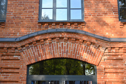 Lintel used in construction to support structural loads
