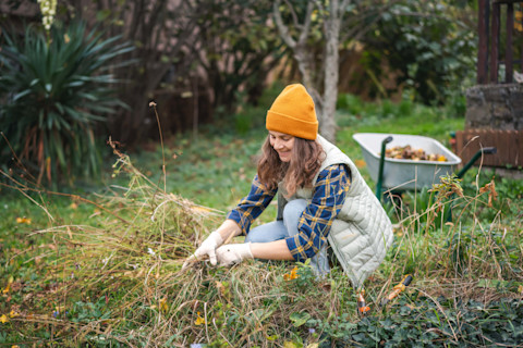 woman-gardening