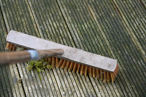 brushing-decking