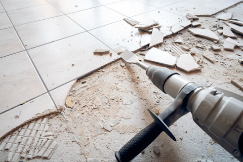 removing-tiles-with-power-tool
