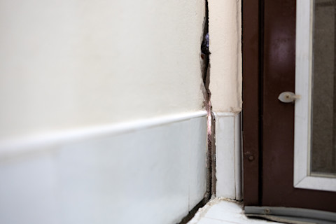 cracked-cement-wall