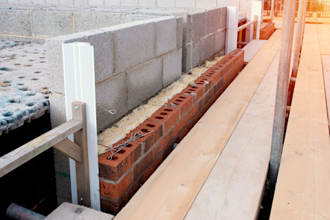 Insulating wall