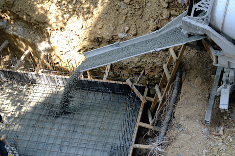 Filling foundation with cement