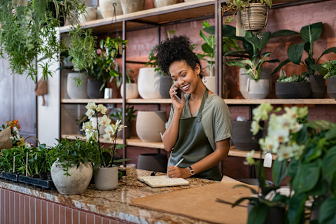 florist-behind-shop-counter