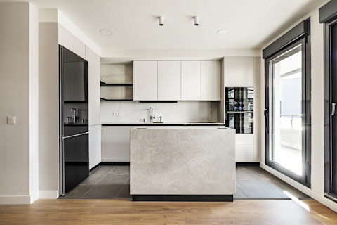 A new kitchen with white furnishings.