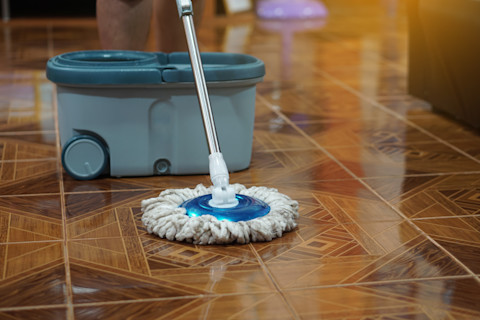 Cleaning hardwood flooring