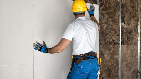 Installation of a plasterboard partition