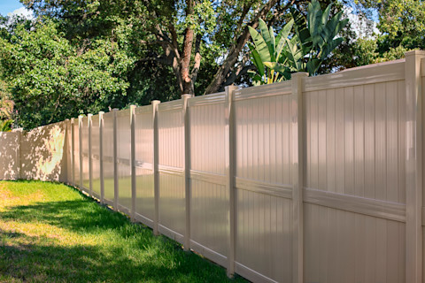 vinyl-privacy-fence