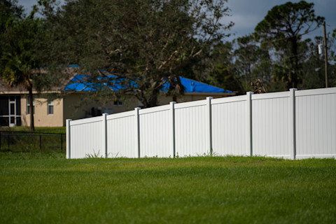 expansive-lawn-with-fence