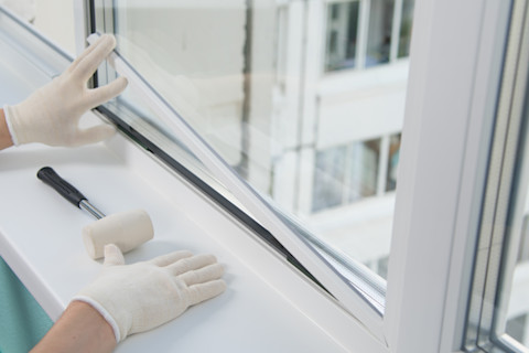 double-glazed-window-sealing-strip-installation