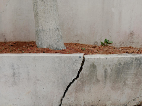 broken-rendered-wall