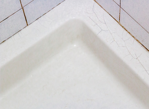 Bath crack 1