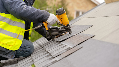 worker-installing-new-roof