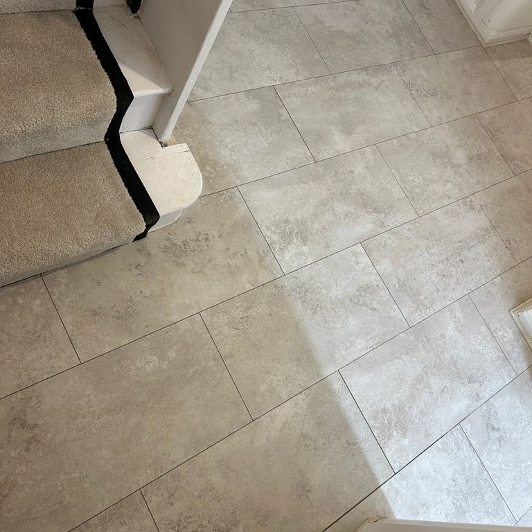 Laying laminate flooring